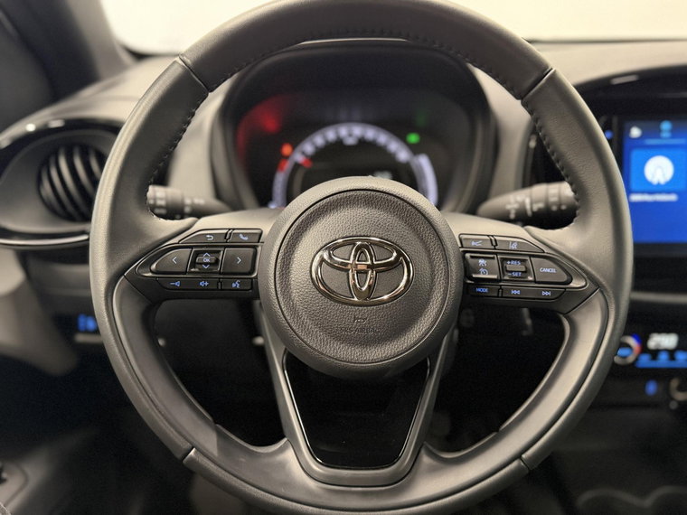 Vehicle Image 15