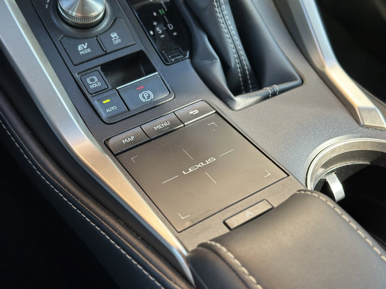 Vehicle Image 25
