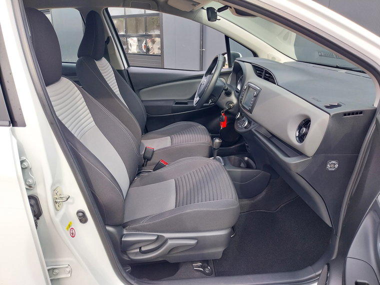 Vehicle Image 19