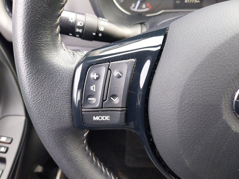 Vehicle Image 25