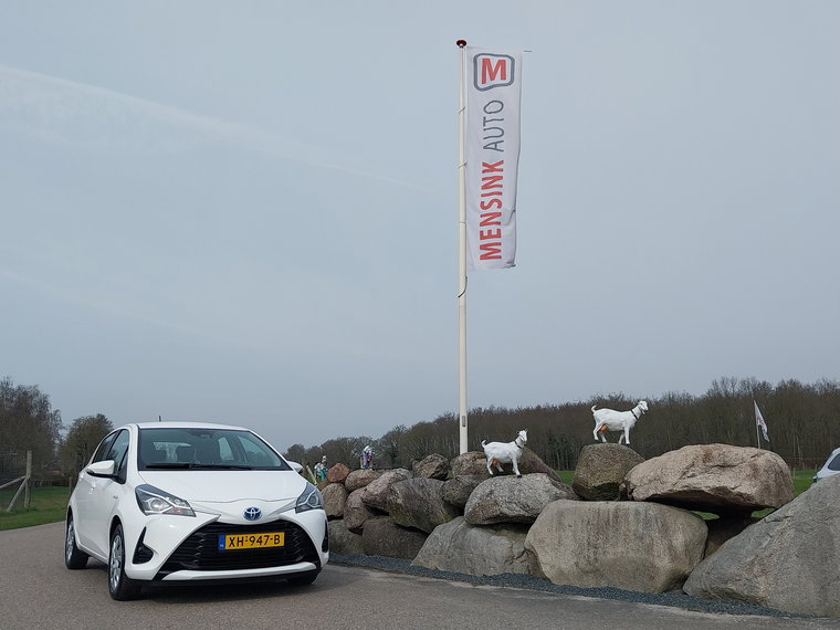 Vehicle Image 6