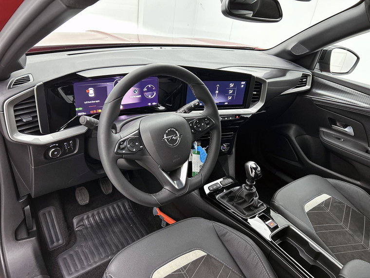 Vehicle Image 12