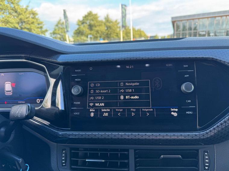 Vehicle Image 38