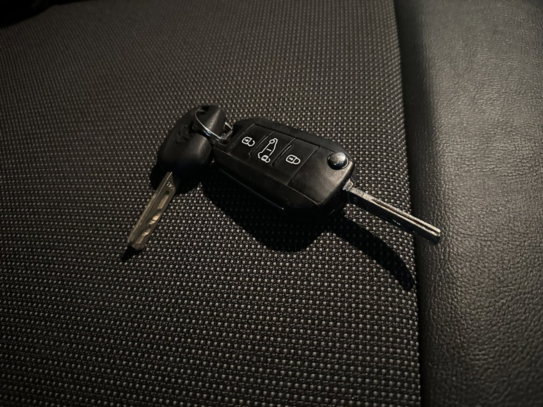 Vehicle Image 16