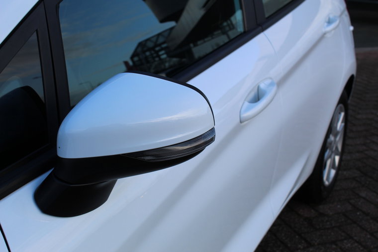 Vehicle Image 23