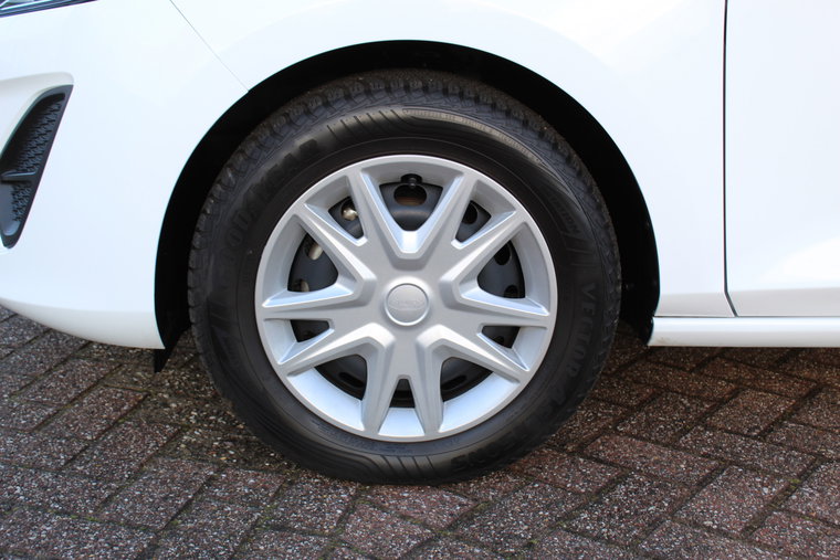 Vehicle Image 24