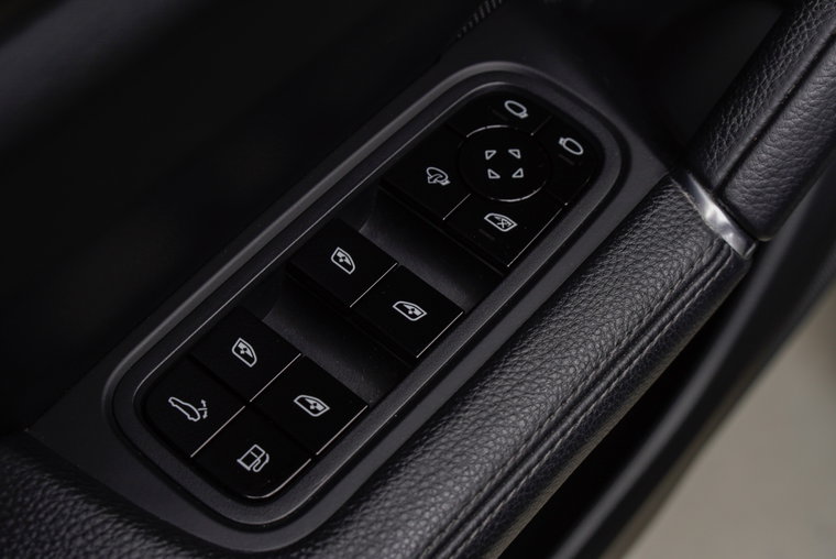 Vehicle Image 16