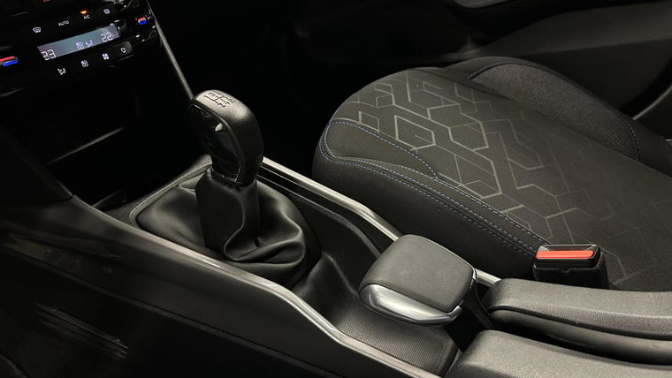 Vehicle Image 40