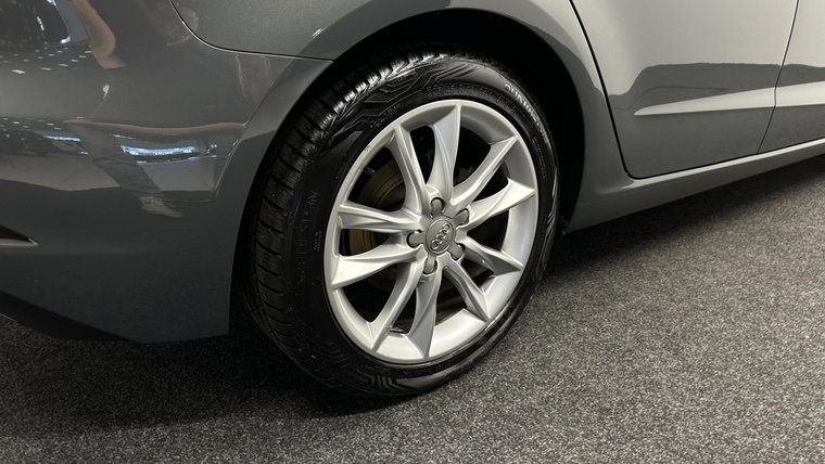Vehicle Image 13