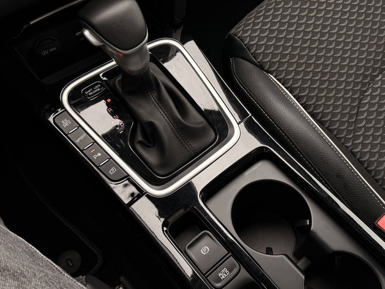 Vehicle Image 25