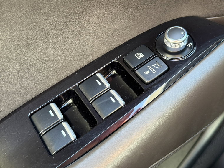 Vehicle Image 32