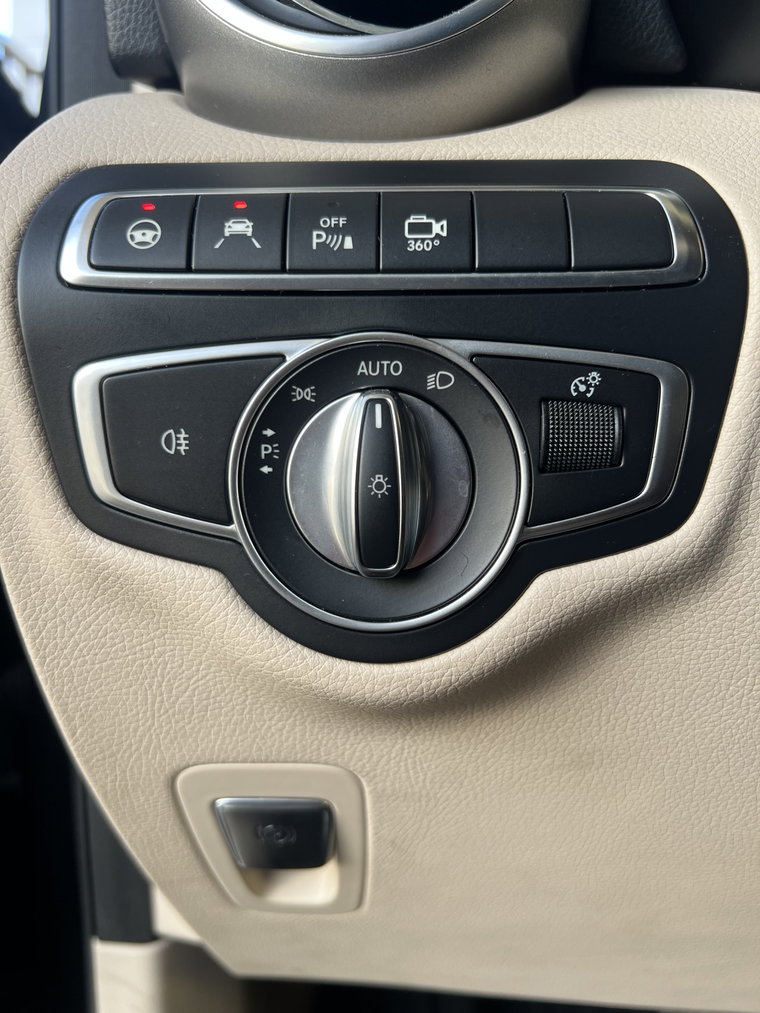 Vehicle Image 29