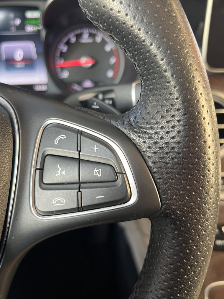 Vehicle Image 32