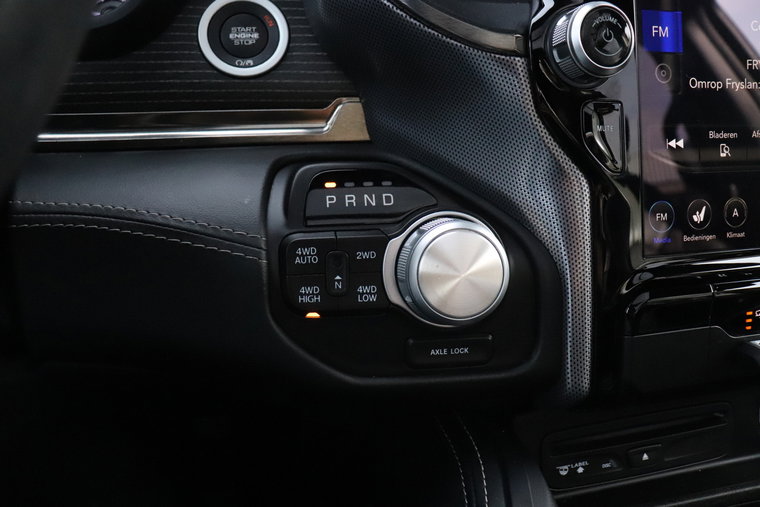 Vehicle Image 32
