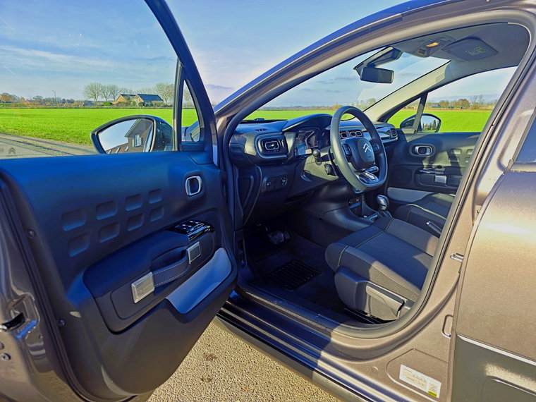 Vehicle Image 17