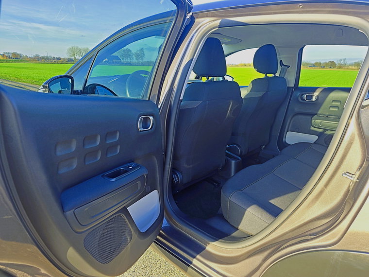 Vehicle Image 25