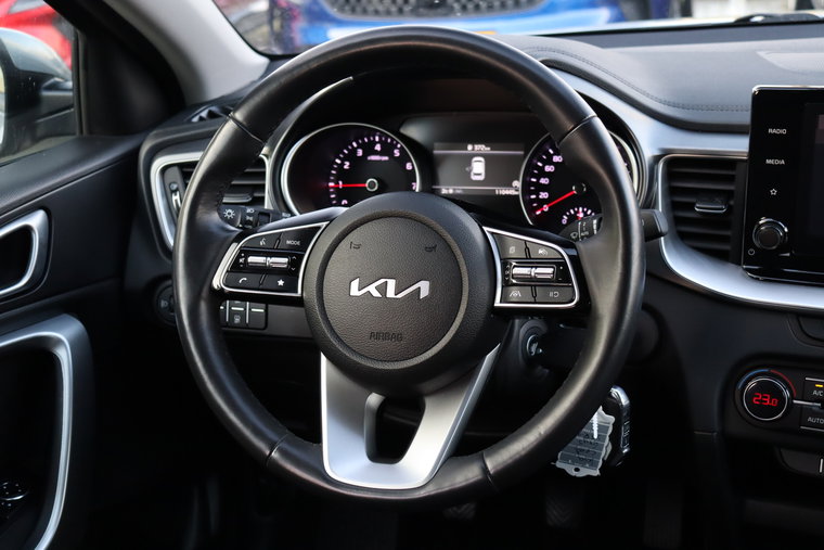 Vehicle Image 25
