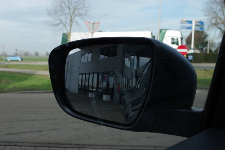 Vehicle Image 32