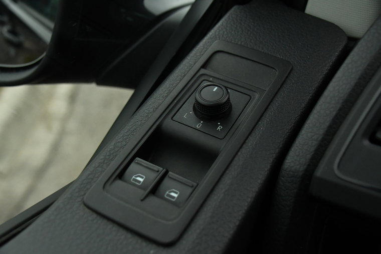 Vehicle Image 28