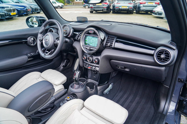 Vehicle Image 23