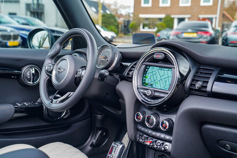 Vehicle Image 24