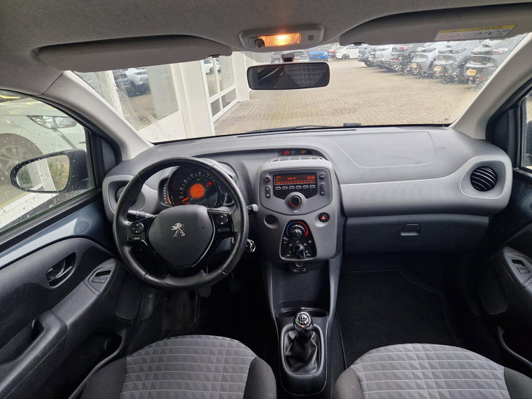 Vehicle Image 11