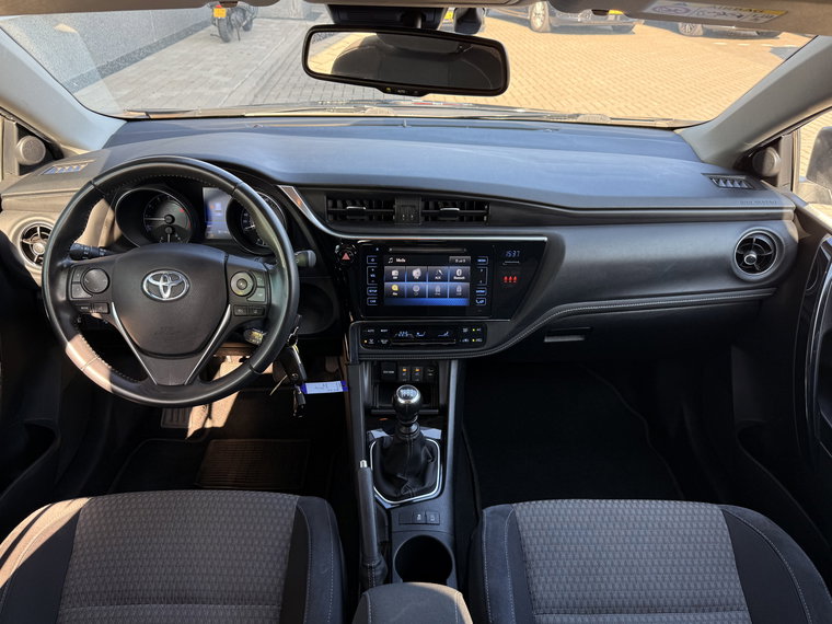 Vehicle Image 16