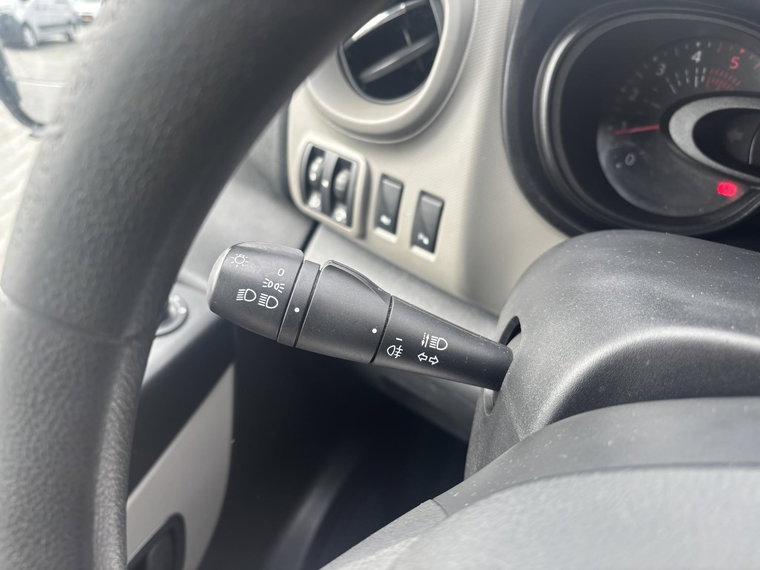 Vehicle Image 25