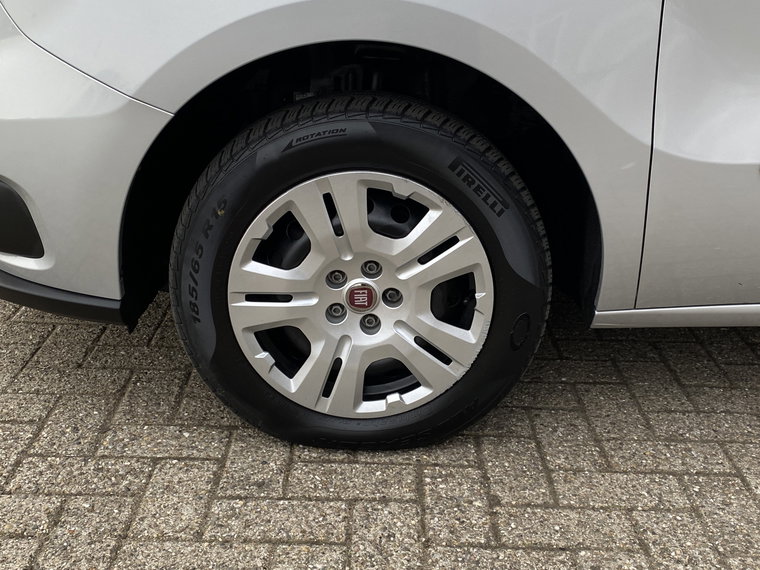 Vehicle Image 26
