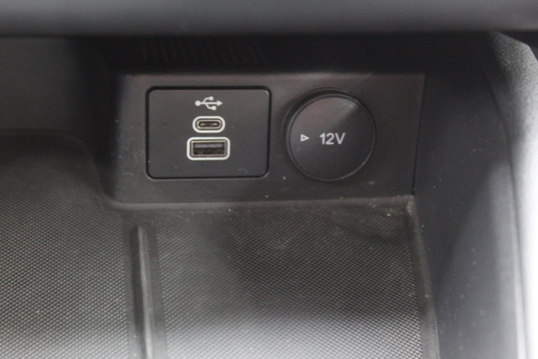 Vehicle Image 25