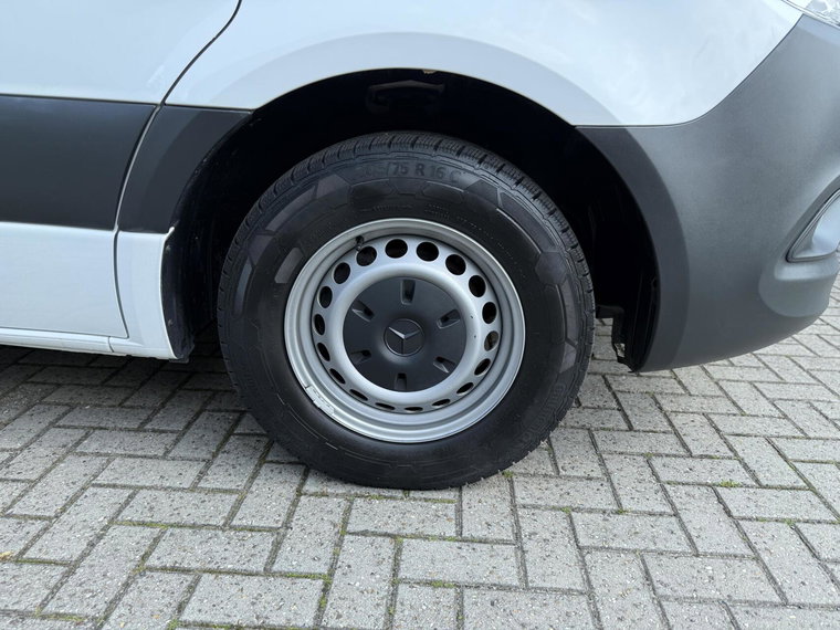 Vehicle Image 28