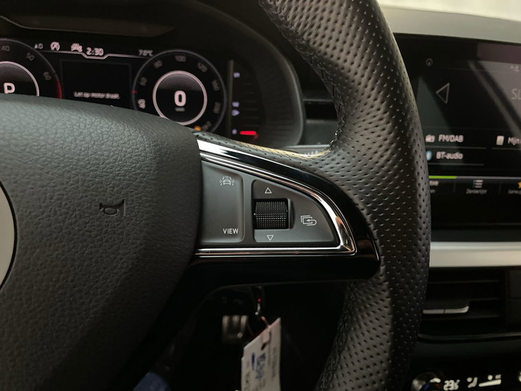 Vehicle Image 22