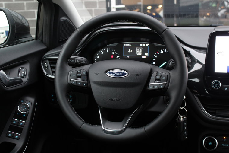 Vehicle Image 12