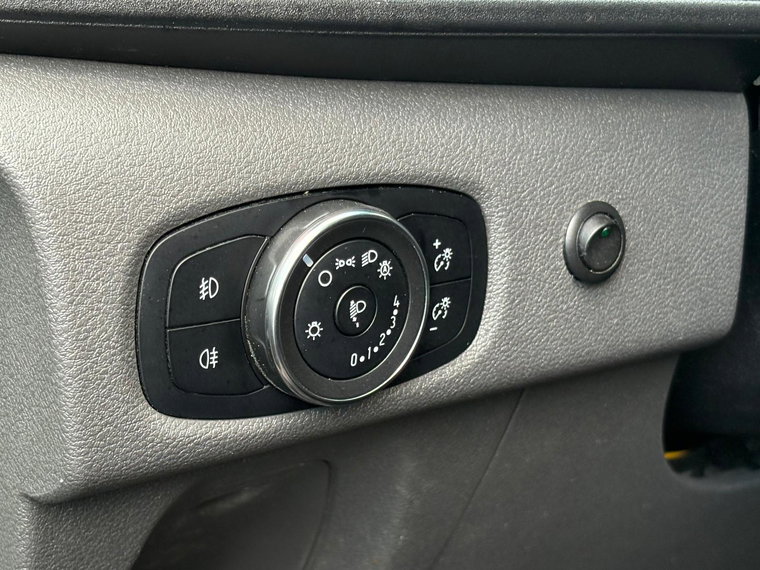 Vehicle Image 25