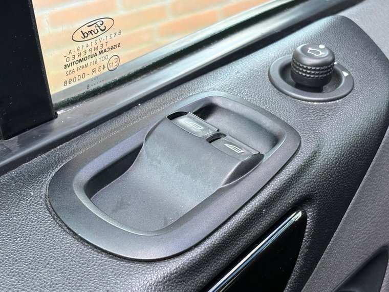 Vehicle Image 26