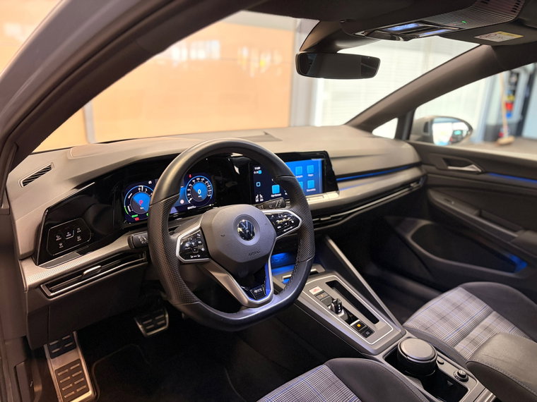 Vehicle Image 25
