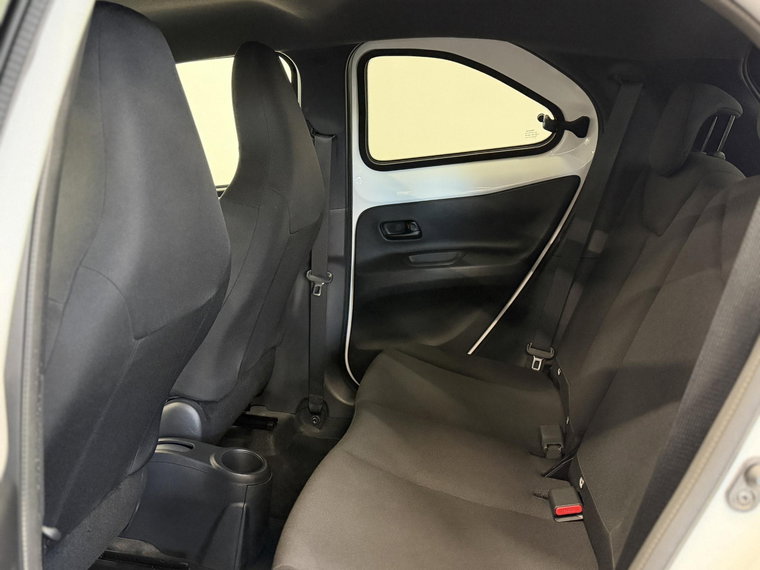 Vehicle Image 16