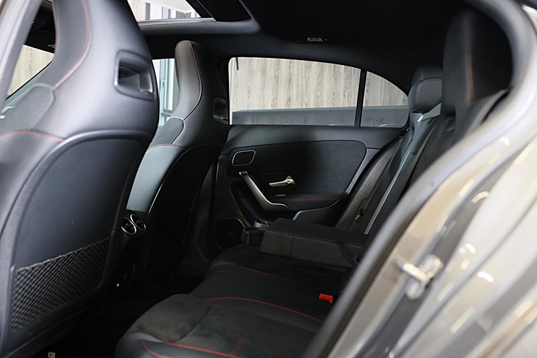 Vehicle Image 38