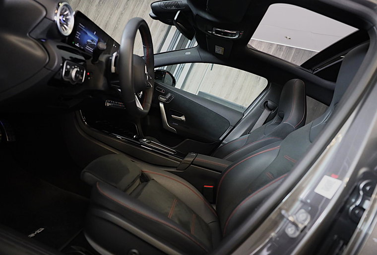 Vehicle Image 8