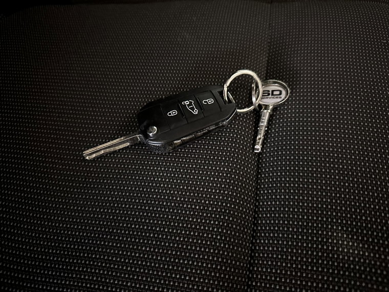 Vehicle Image 19