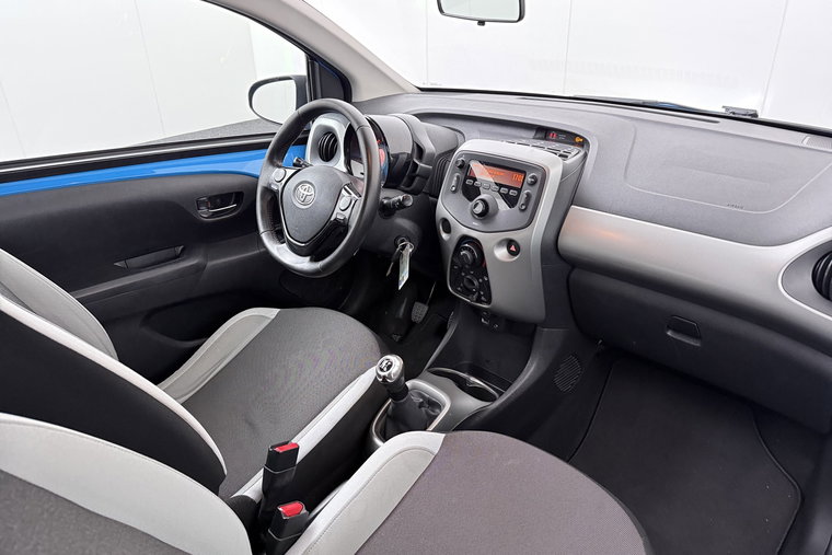 Vehicle Image 13