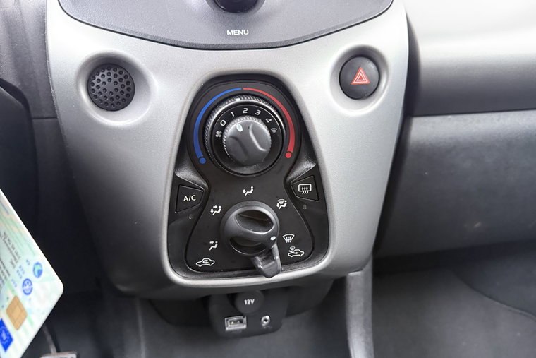 Vehicle Image 19