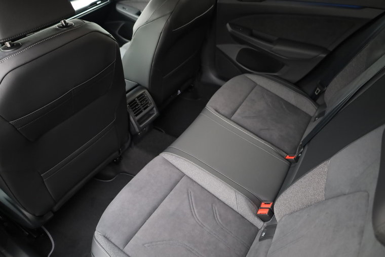 Vehicle Image 37