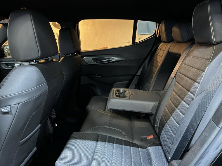 Vehicle Image 25