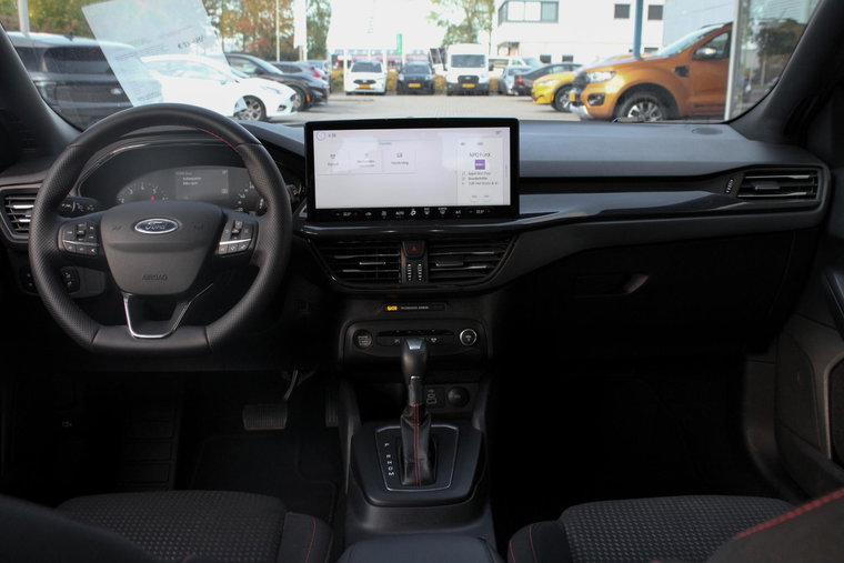 Vehicle Image 32