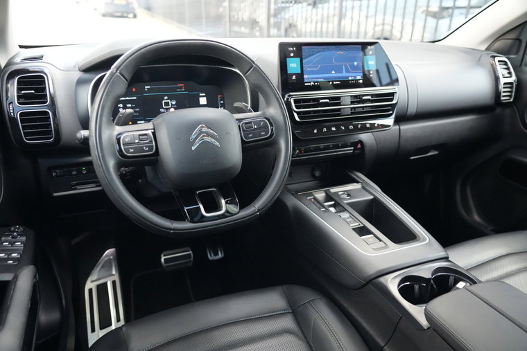 Vehicle Image 12