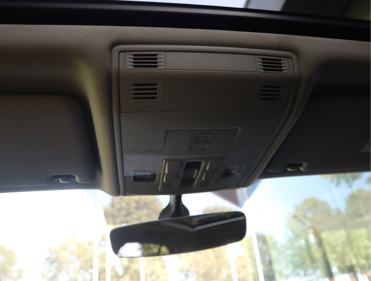 Vehicle Image 37