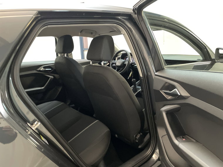Vehicle Image 18