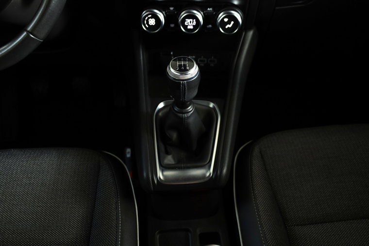 Vehicle Image 25