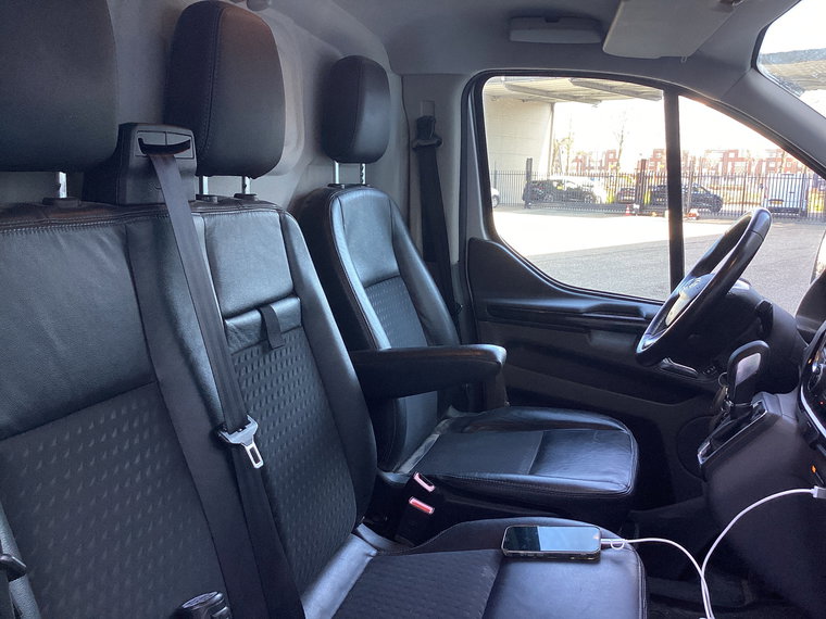 Vehicle Image 12